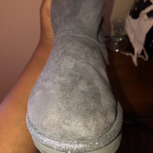 Grey sequence uggs ! - Picture 5 of 5